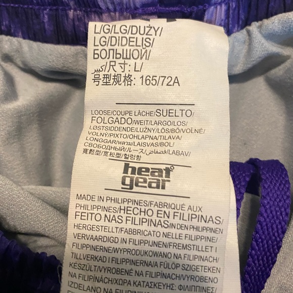 Women’s Under Armour workout shorts - Picture 3 of 3